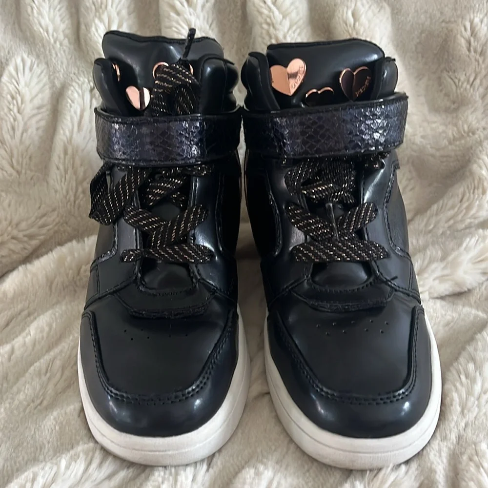 Girls Sketcher High Top Black with rose-gold trim - Picture 2 of 6
